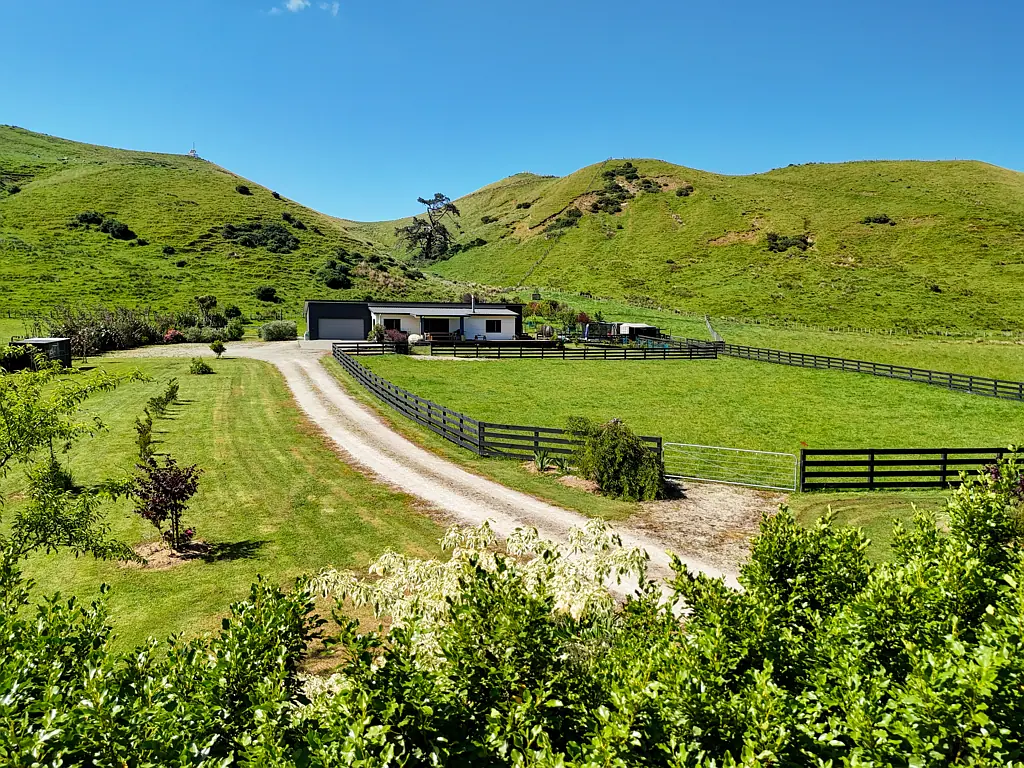 Okoia Private and peaceful with near new home