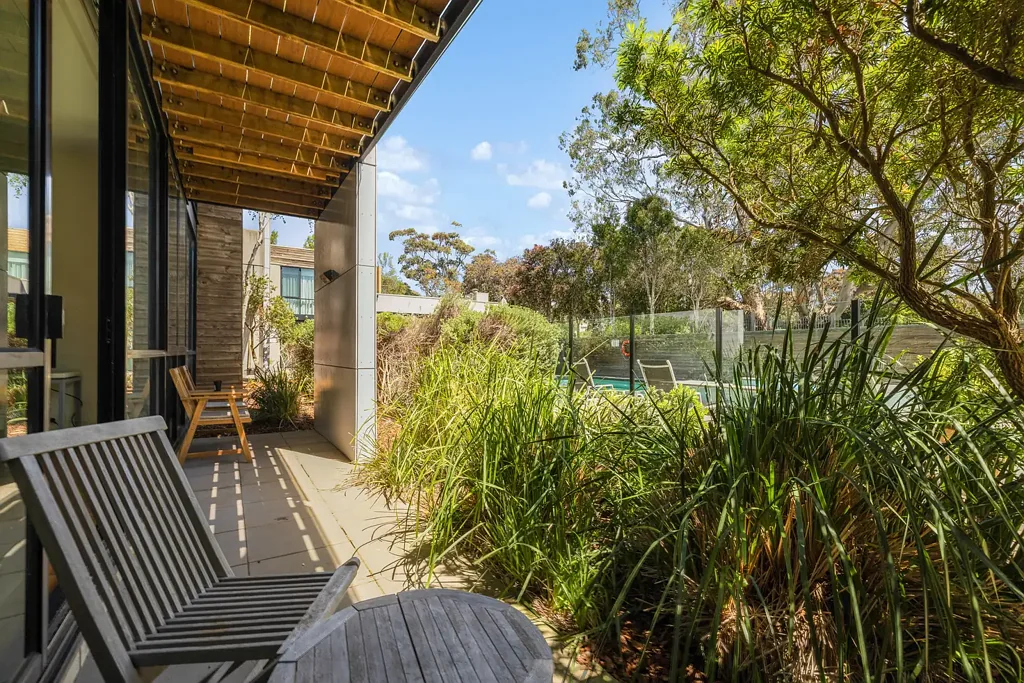 Cowes 2房  Fully Furnished Coastal Retreat With Pool Views In Central Location