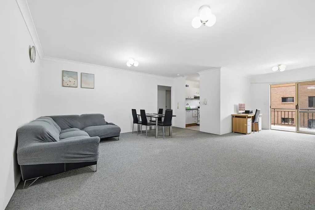 Bankstown 2Kwarto Spacious North-East Facing 2-Bedroom Apartment in the Heart of Bankstown