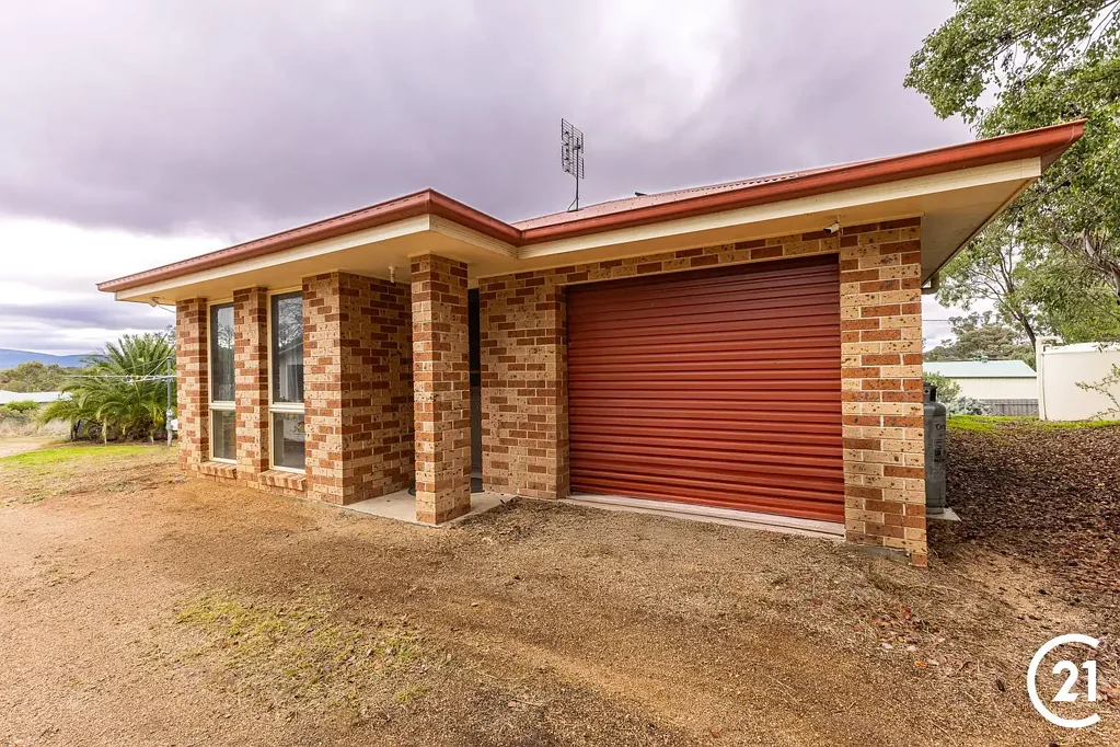 8 Sharp Street, Eugowra, NSW 2806