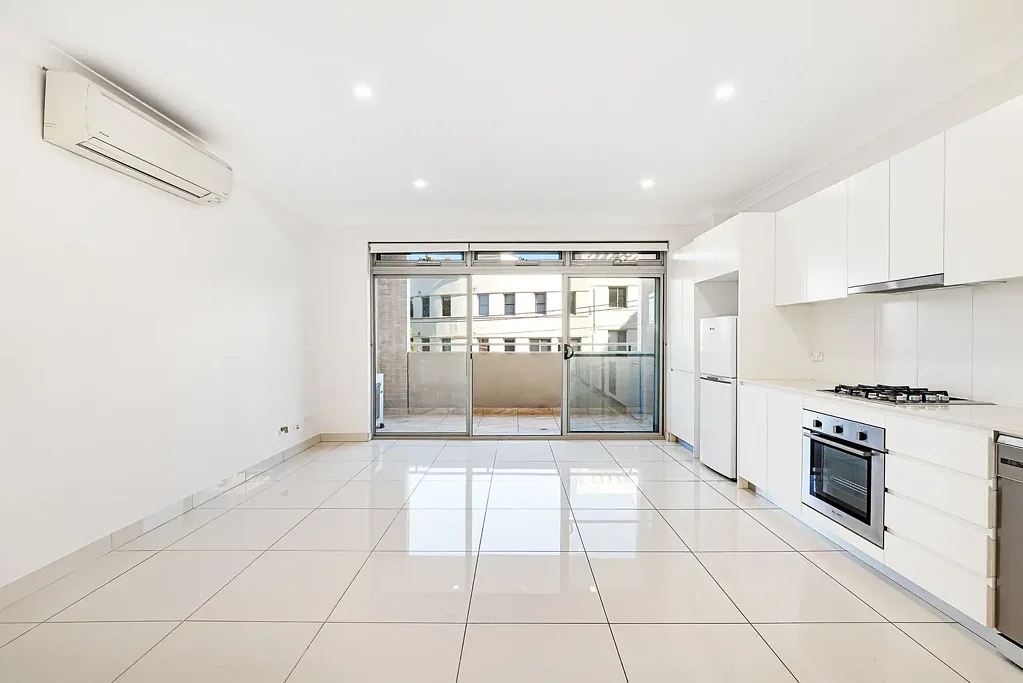 Modern Unfurnished One Bedroom Apartment + Storage Cage