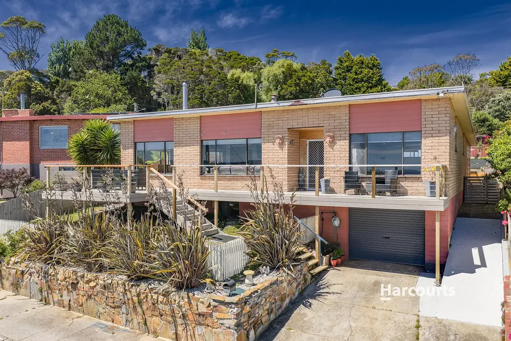 Penguin 3Kwarto Beach, Views & a Village Vibe - Hampson Street Living
