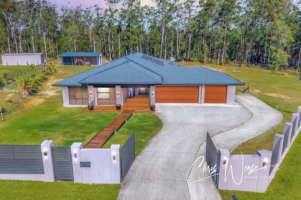 D'Aguilar 4 Bedroom Spacious Family Living, Shed Space & Secluded Setting