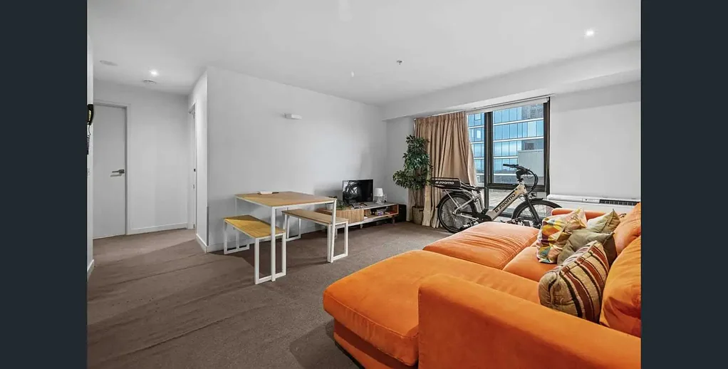 Furnished 3 bedroom 2 bathroom on st kilda road