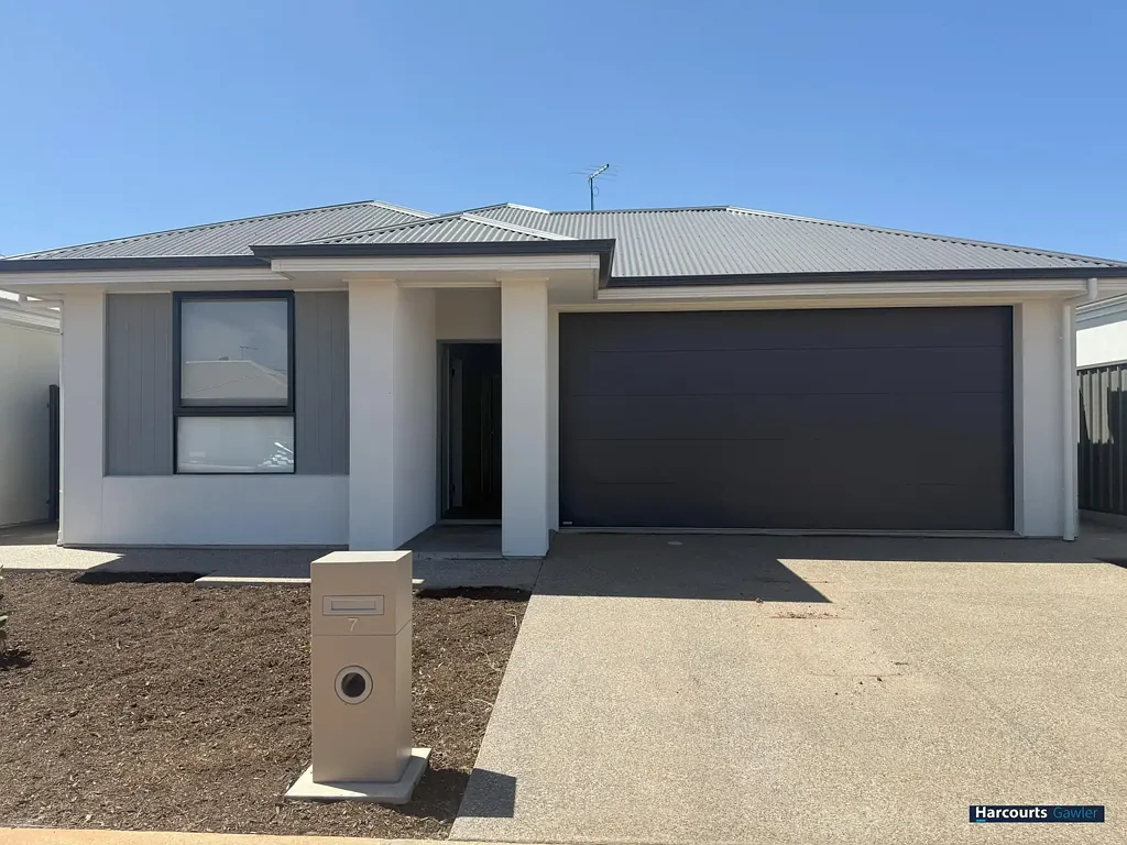 Brand New 4 Bedroom Home Walking Distance to Shops