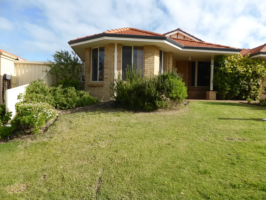 Large Open Plan Family Home across from Bayview Estate!!