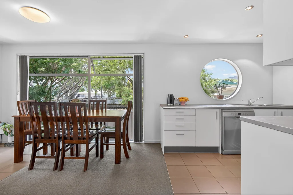 Epuni 3Zimmer Spacious Three-Level Living in a Secure Setting