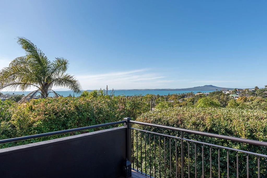 Castor Bay 4Moenga Sea Views & Dual Living