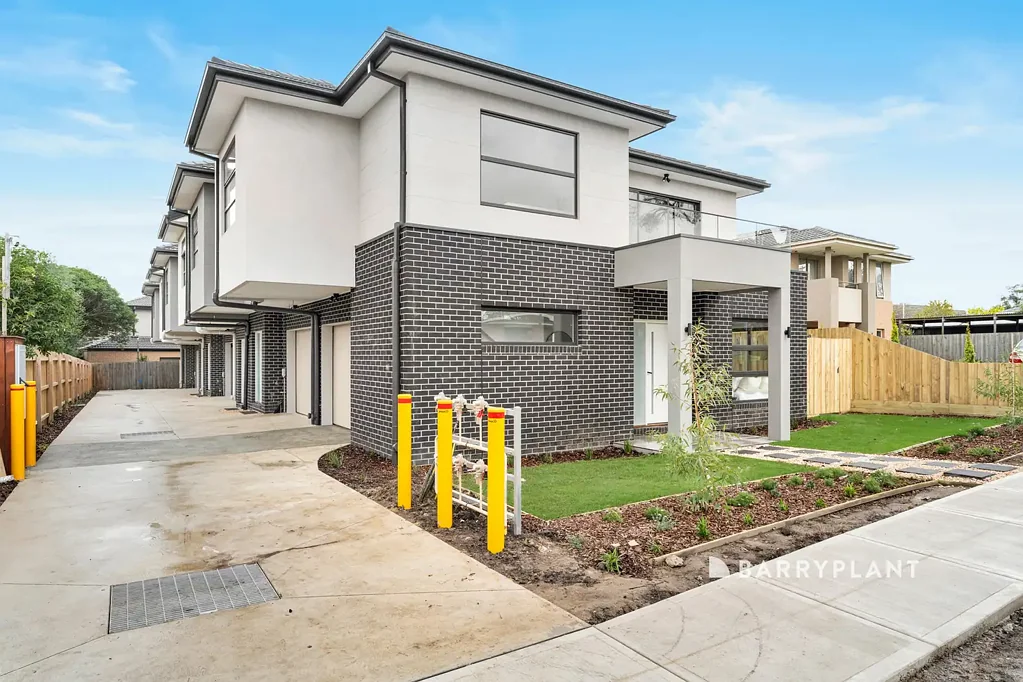 Narre Warren 2房 Narre Warren便捷地段 新建联排别墅 现代色彩设计 开放式布局 高端厨房 优质电器 宽敞卧室 高端浴室 供暖制冷 安全车库 低维护生活 步行商圈 Your First Home Never Looked This Good