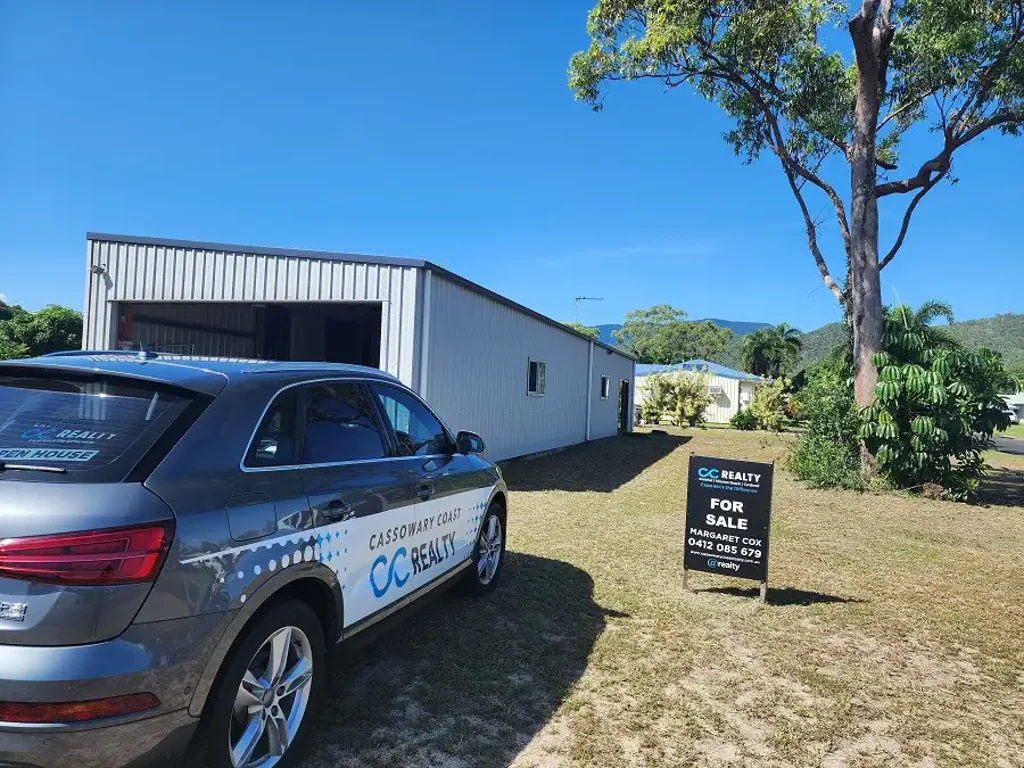 Cardwell SHED IS JUST A SHORT STROLL TO THE BEACH IN CARDWELL