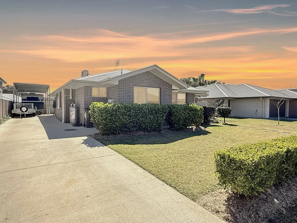 Chinchilla 4Zimmer Exceptional Quality | Large Family Living with Huge Shed & Caravan Carport
