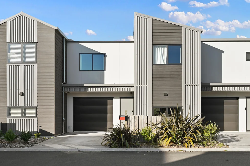 Hamilton Lake 3Habitaciones Modern Living. Motivated Vendor. Must Be Sold.