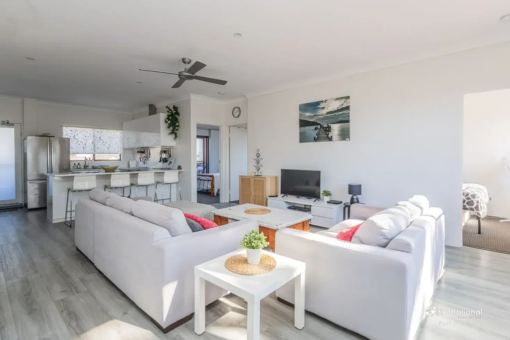 Coastal 3-bedroom unit within 50 meters of the beach