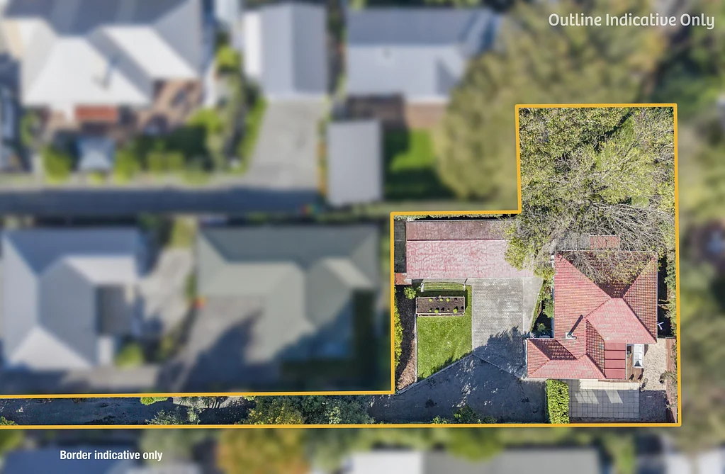 Redwood 3房  Prime Location, Private, & Packed with Potential