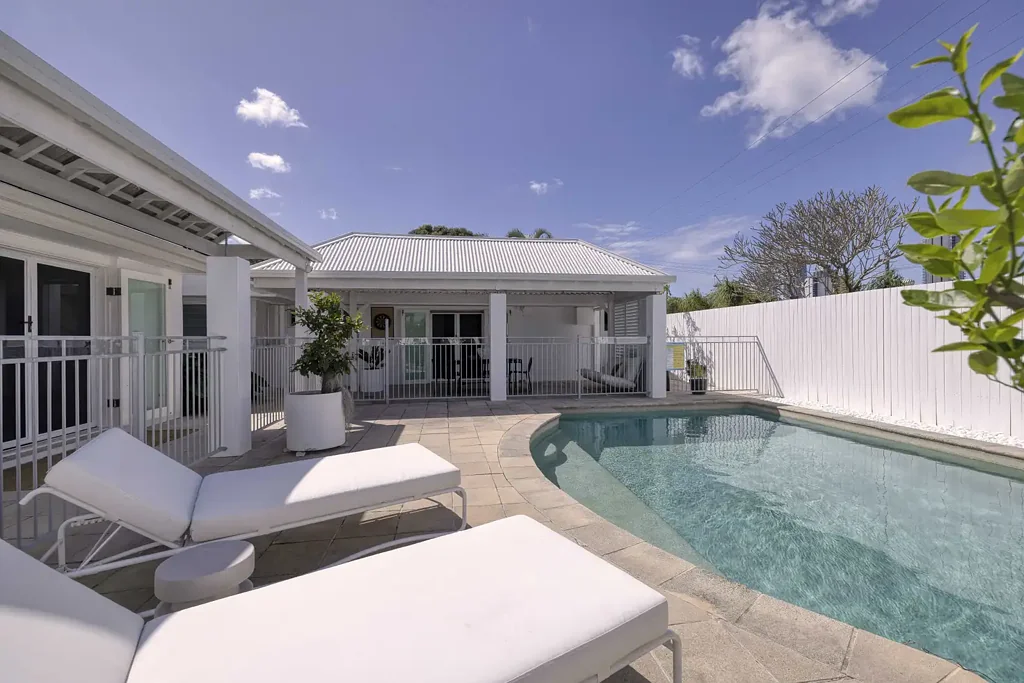 Broadbeach Waters 3Kwarto A Relaxed Florida Gardens Retreat
