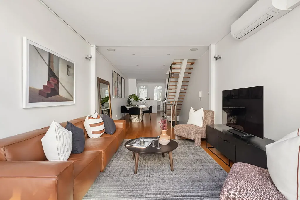 Surry Hills 3房 三层联排别墅 / 仓库风格设计 / 多功能用途 3-level terrace / warehouse-inspired design / mixed use versatility
