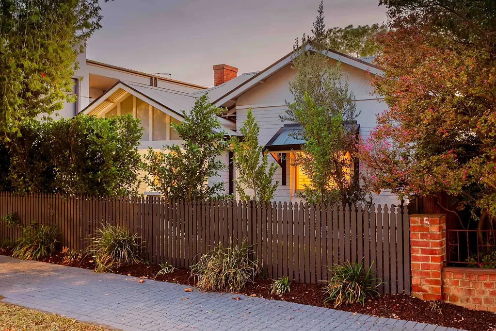 Hindmarsh 3房  Character Bungalow With Modern Updates In Hindmarsh