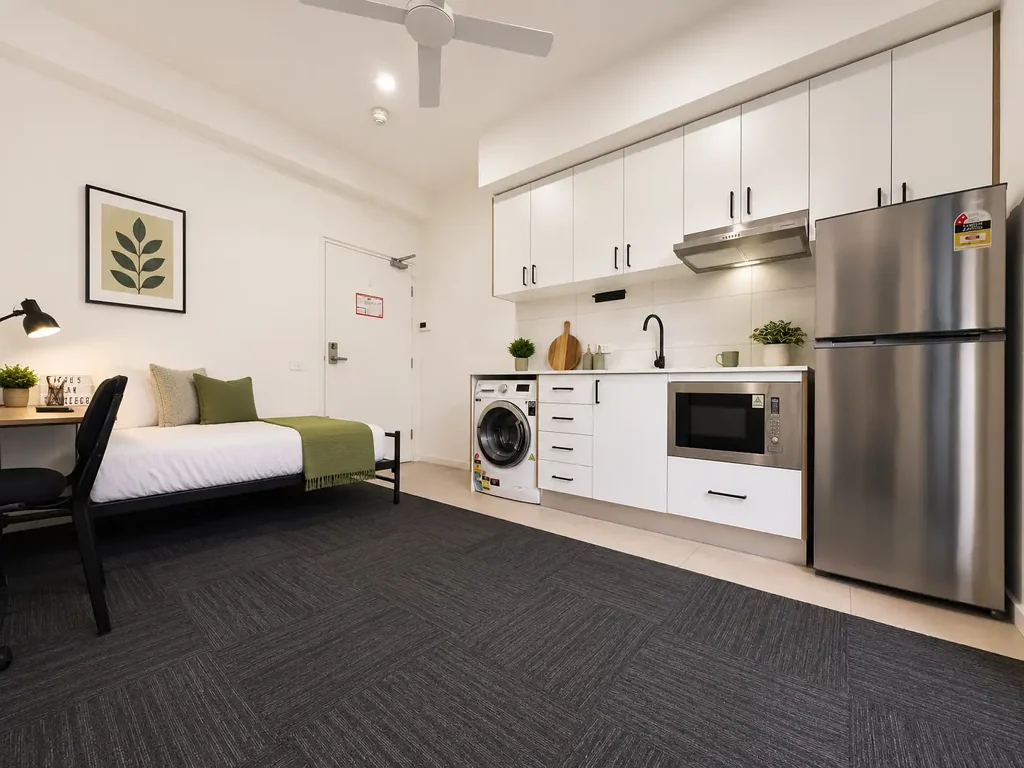 STUDENT ACCOMMODATION - 5 MINUTE WALK TO UNSW - DELUXE STUDIO