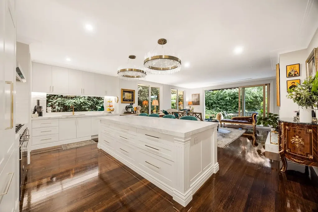 St Kilda East 4 Bedroom A Sanctuary of Timeless Luxury and Golden Opulence