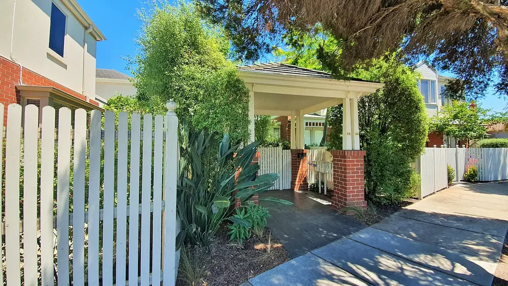 Stylish Living in a Prime Elsternwick Location