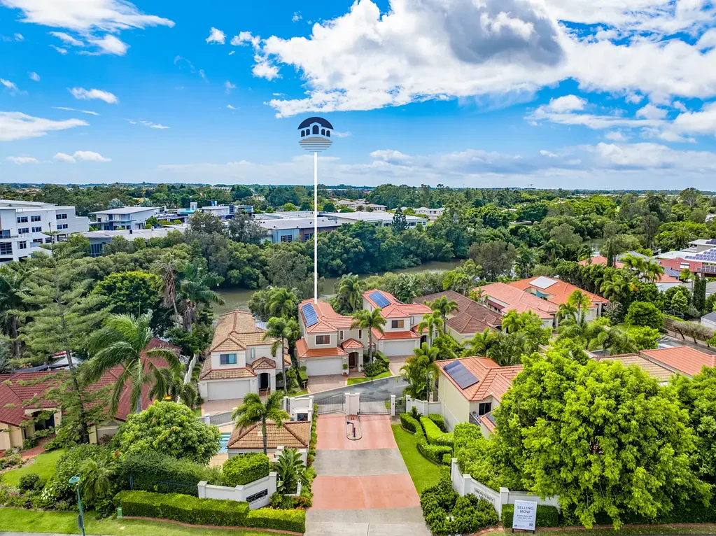 Helensvale 3ਬੈੱਡਰੂਮ Fantastic buying! On the water with private pontoon in a great location,