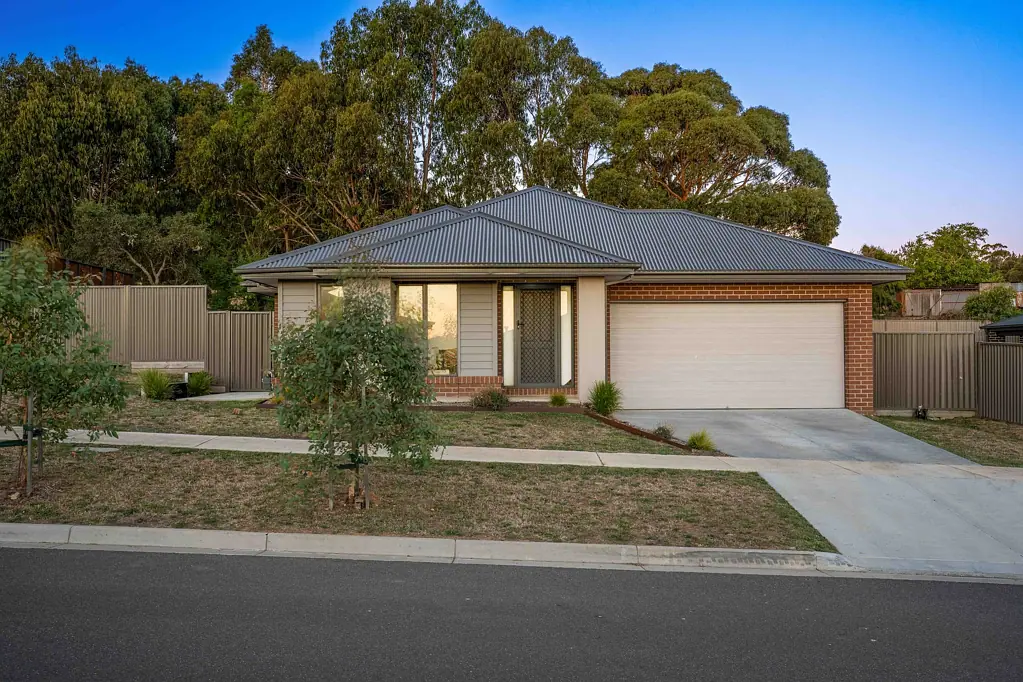 17 Home Valley Chase, Brown Hill, VIC 3350