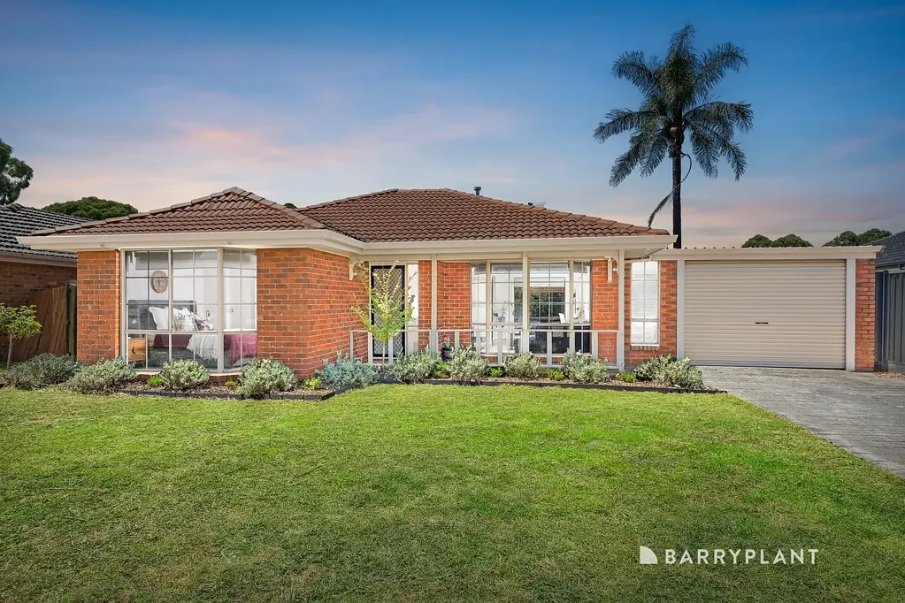 16 Hobson Crescent, Mill Park, VIC 3082