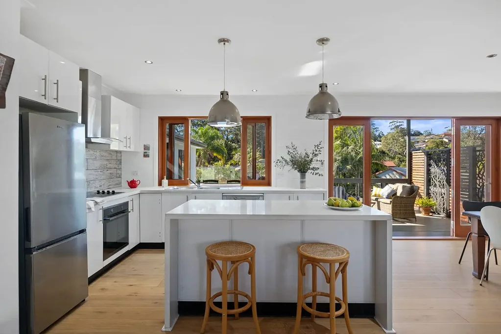 Mollymook Beach 4ਬੈੱਡਰੂਮ Contemporary Charm Steps from Mollymook Beach