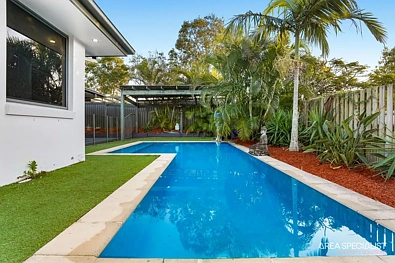 Ormeau 5房  Expansive Family Living | Pool, Side Access, Carport & 793m² Corner Block
