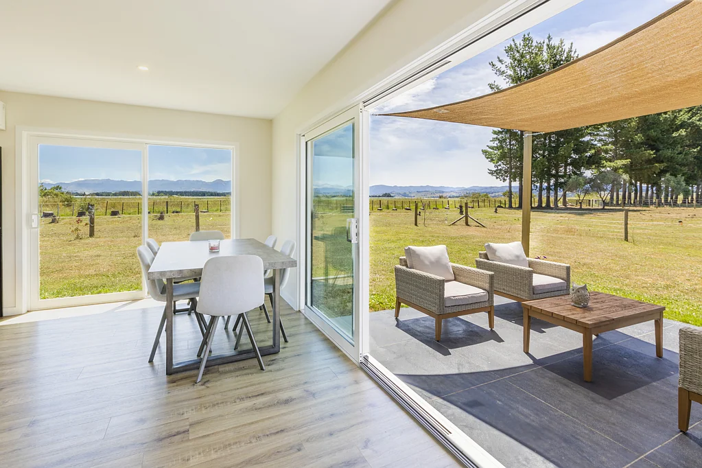 Ongaonga 3Kwarto Modern lifestyler on edge of nature's playground