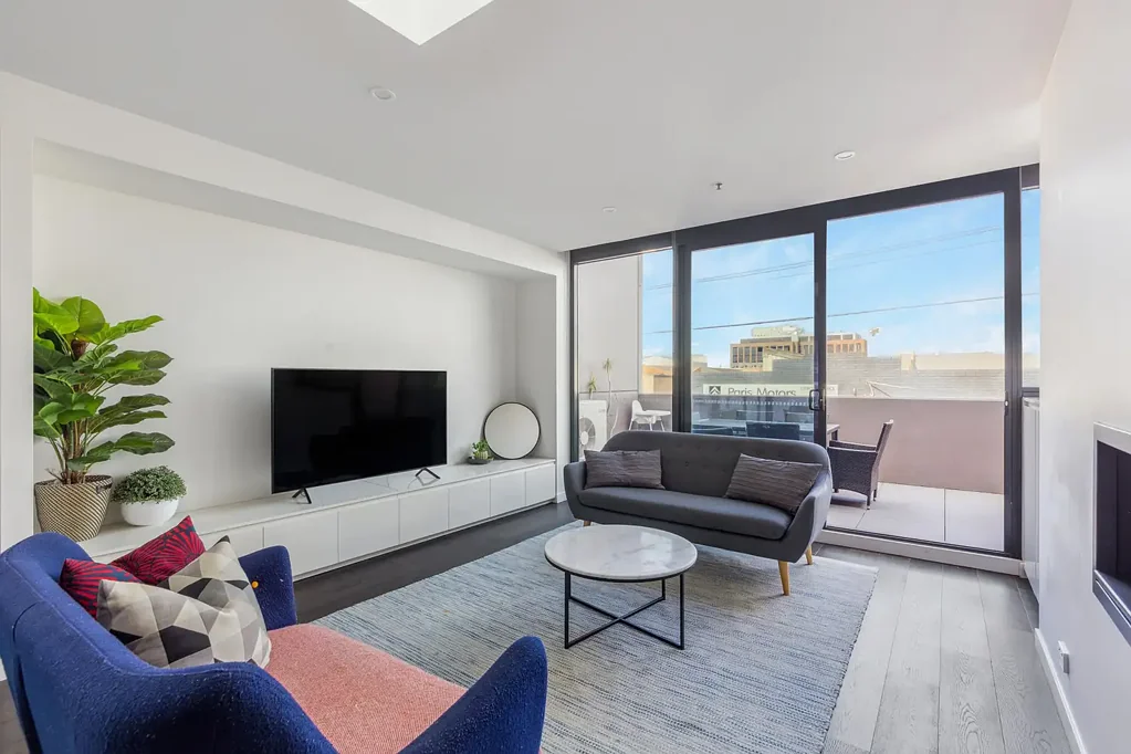 FURNISHED 3 BEDROOMS IN RICHMOND!