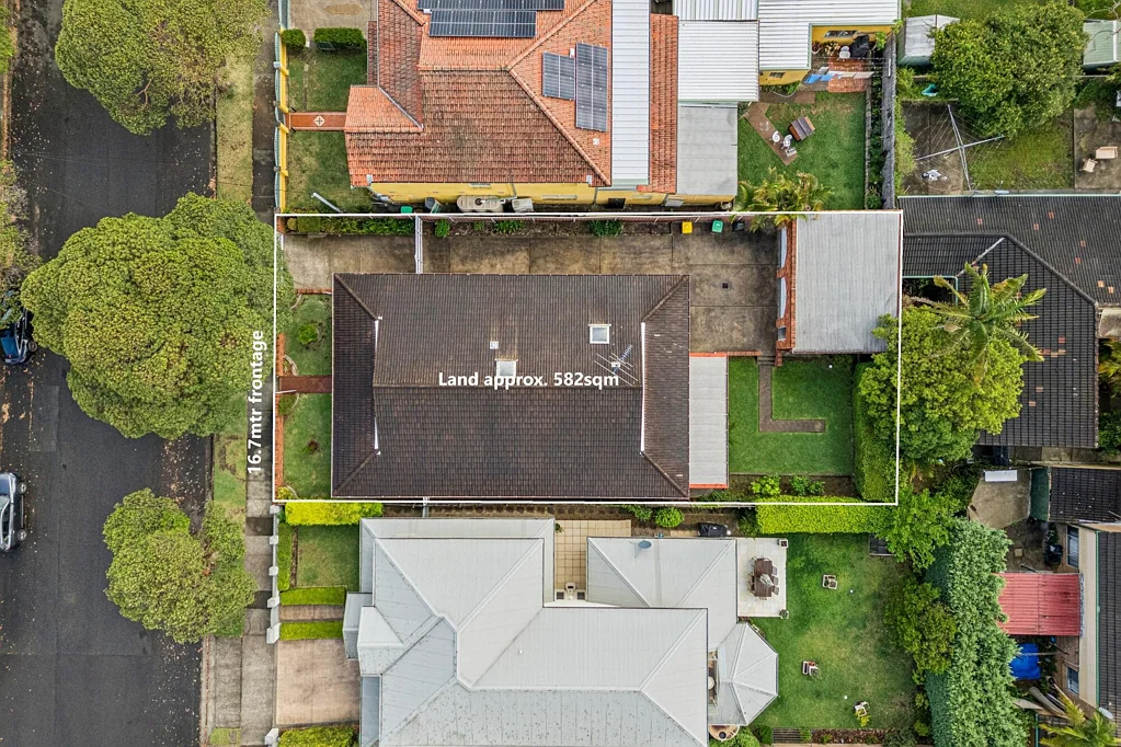 Russell Lea 3Kwarto A RARE OPPORTUNITY - SPACE, LAND & POTENTIAL - Land 582sqm, Frontage 16.7mtr