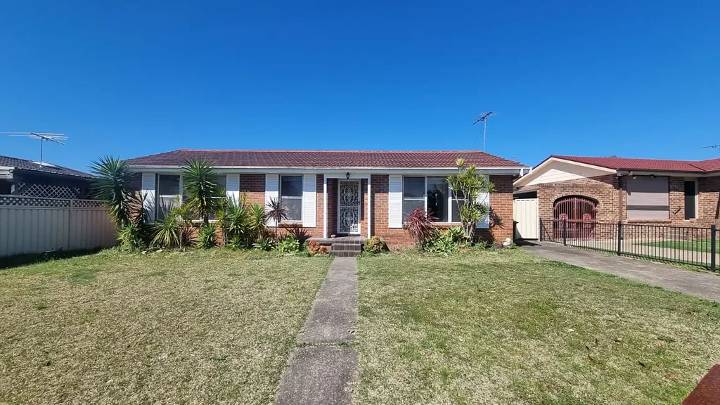 BEAUTIFUL, FRESHLY PAINTED HOUSE IN  A PEACEFUL LOCATION!!!