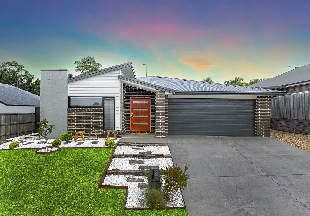 Berry 4 Bedroom Contemporary Elegance Meets Family Living