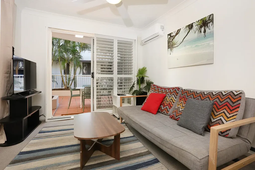 Surfers Paradise 1બેડરૂમ Small Complex & Only Metres To The Beach