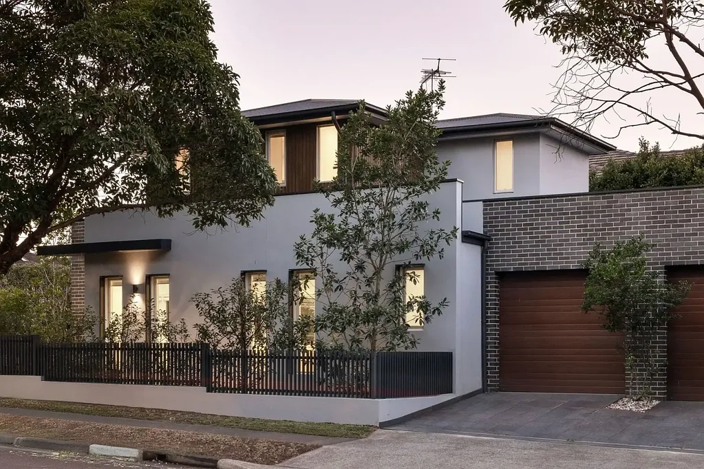 Concord 4chambre Architecturally designed duplex offering luxury living and a prime Concord location