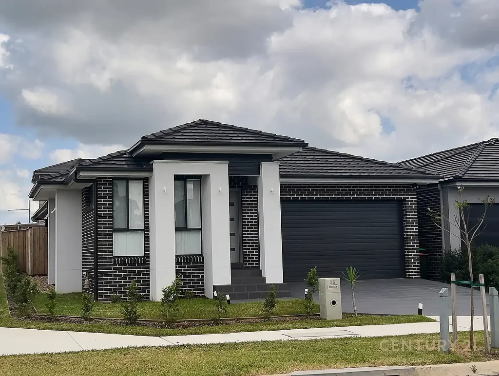 Modern Family Home in Prime Oran Park