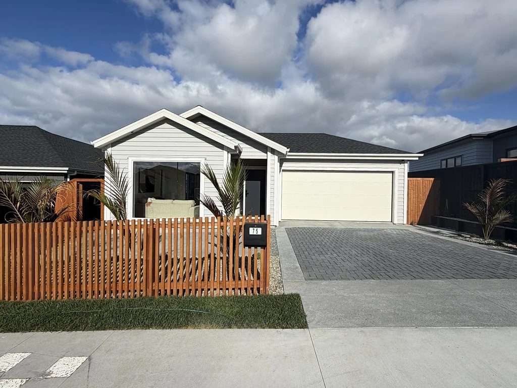 Wainui 5 Bedroom Versatile Family Living with Granny Potential