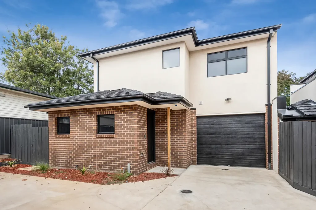 Near new 2 bedroom townhouse!