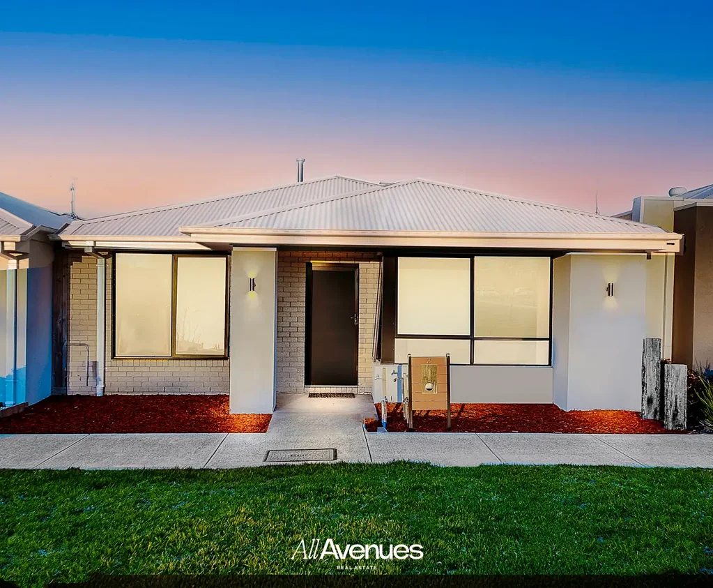 Clyde North 3 Bedroom Home Sweat Home with Park view