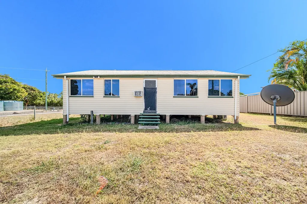 Emerald 3ห้องนอน Solid Investment or Renovator�s Opportunity - Walking Distance to the CBD