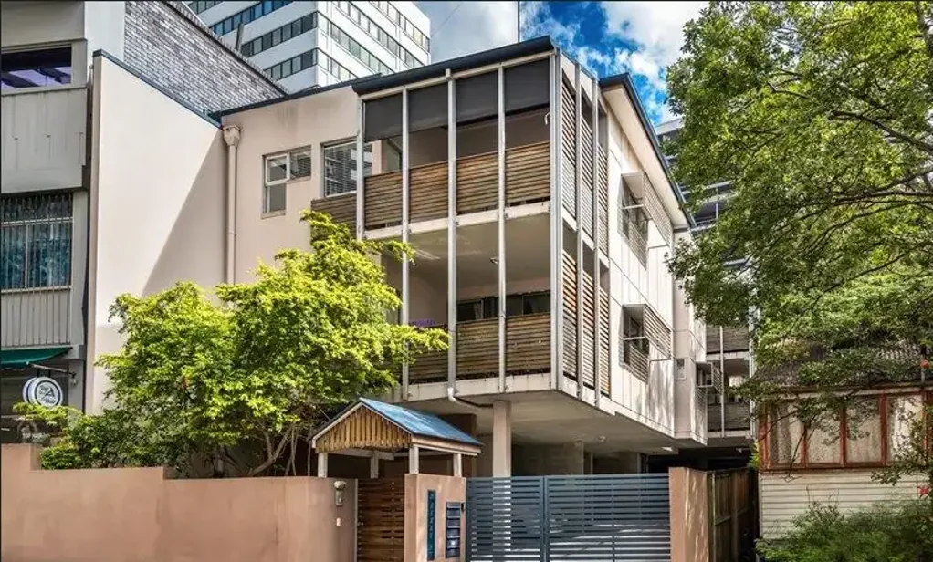 Relaxed Inner-City Apartment