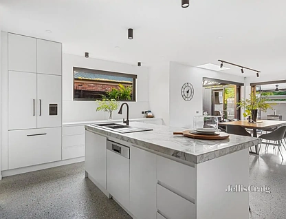 16 Coventry Street, Montmorency, North Melbourne, 4房, 3浴, House