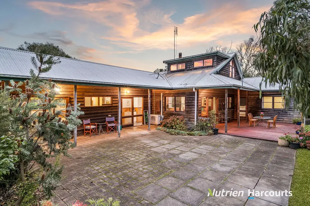 Port Campbell 4房  CHARACTER FILLED -  COASTAL LIFESTYLE RETREAT ON 5.7 acres