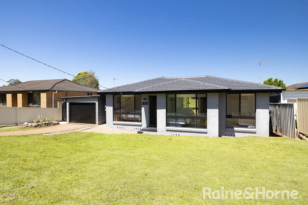 Raymond Terrace 4房  Family Living with Inground Pool in Greenslopes Estate