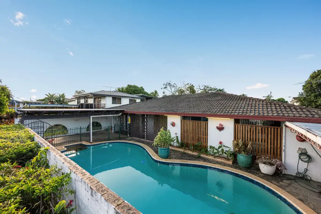 Albany Creek 3Kwarto Renovate or Rebuild in the Heart of Albany Creek