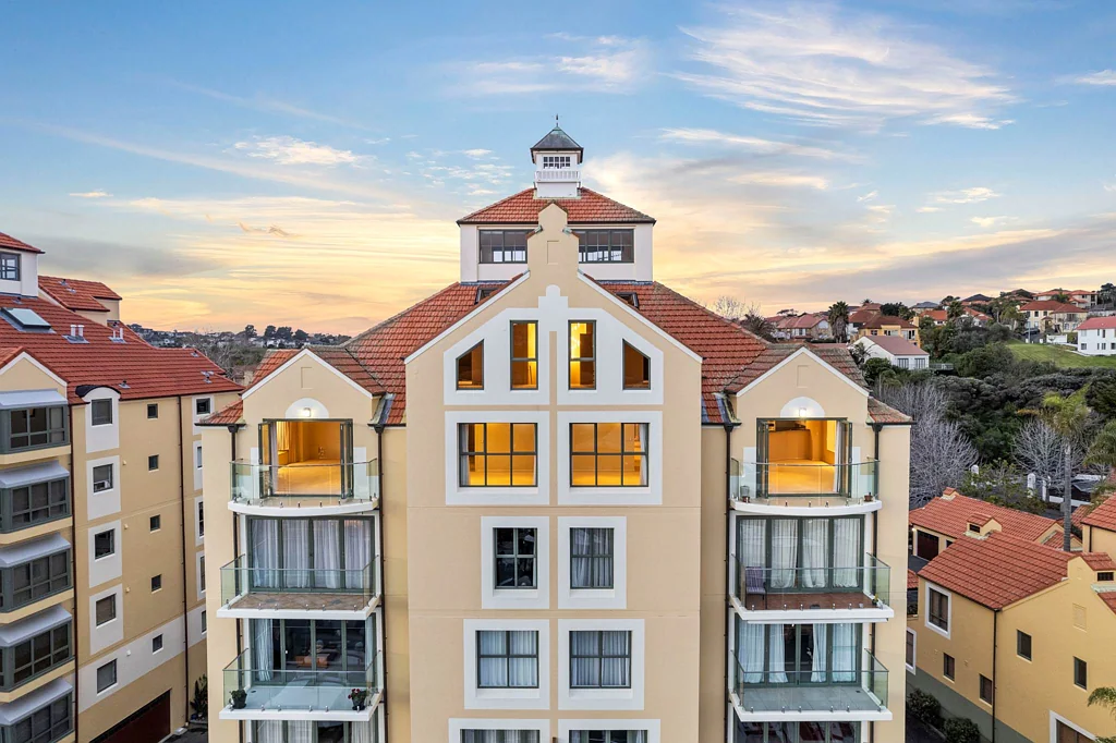 Gulf Harbour 3બેડરૂમ TWO Penthouses, ONE Price Tag!