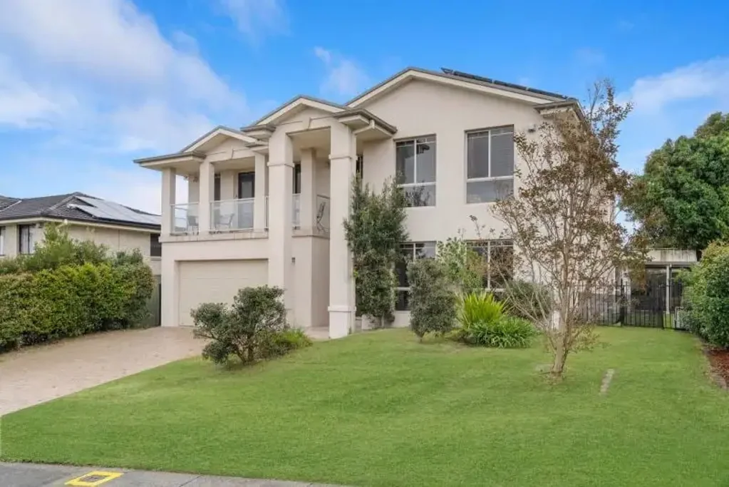 Hamlyn Terrace 6Moenga Grand Family Living in a Prestigious Location