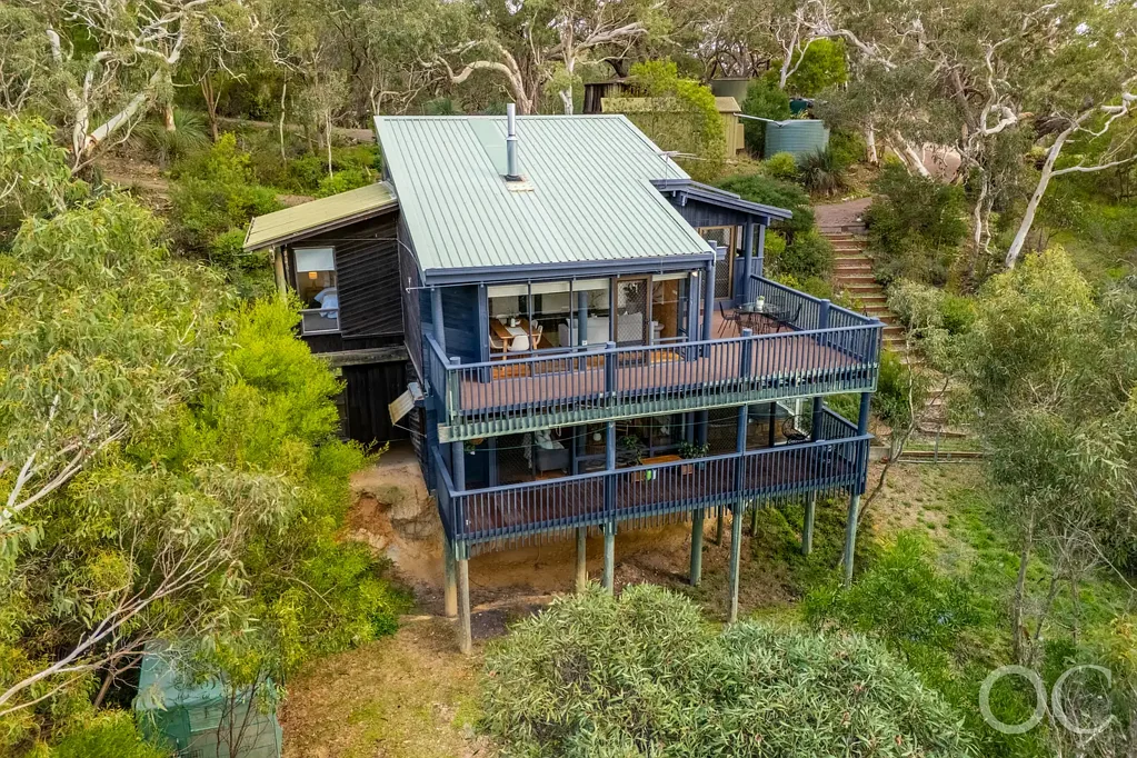 Willunga South 4房  Open the Door to a Tree-House Escape Framed by Bushland and Ocean Blue