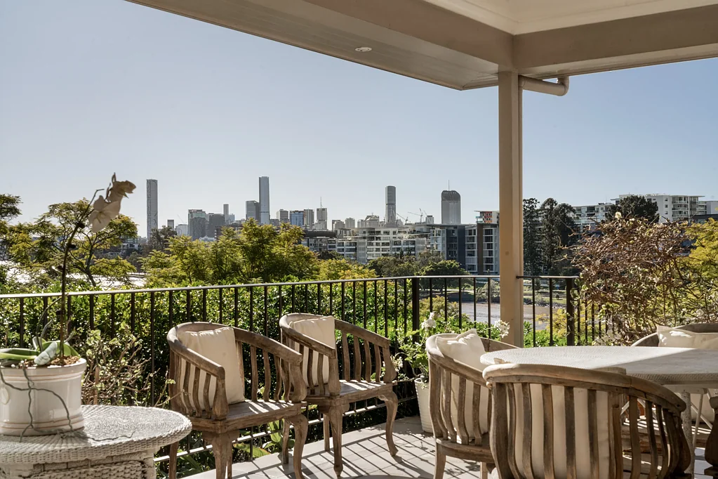 Toowong 4房  Flood-Free Riverfront Home - A Rare Opportunity